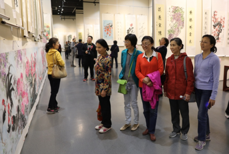 文献情报中心书画社区成员参观书画展